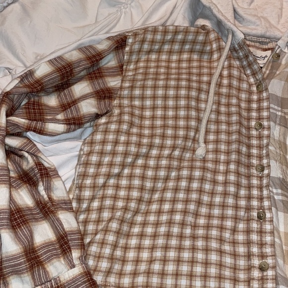 American Eagle - size XSmall- distressed cropped flannel with hood - Picture 2 of 10